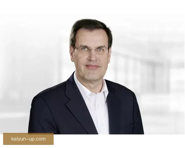 曼城 Rodri 的组织能力备受关注，近期表现稳健引发热议